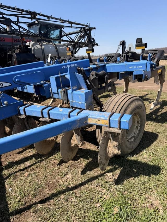 Image of New Holland ST770 equipment image 2