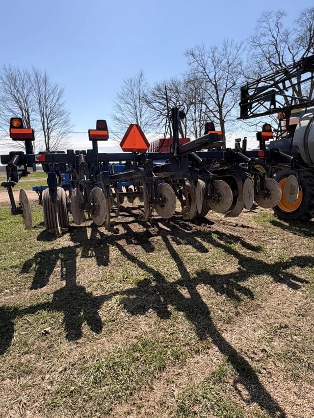 Image of New Holland ST770 equipment image 4