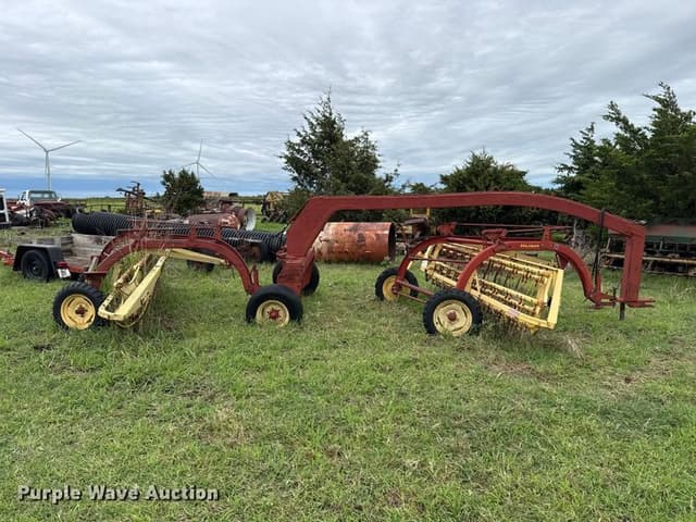 Image of New Holland 258 equipment image 2
