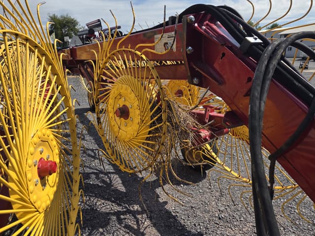 Image of New Holland Duravee 1225 equipment image 4