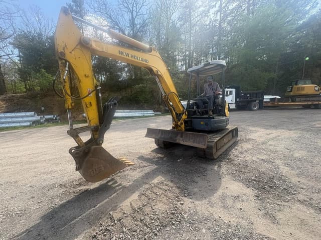 Image of New Holland E50B equipment image 4