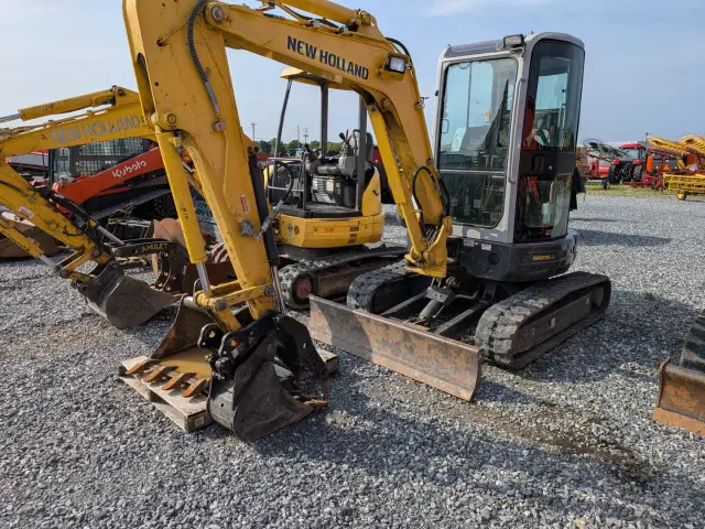 Image of New Holland E35B equipment image 1