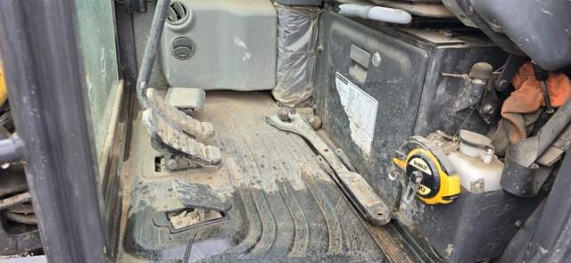 Image of New Holland E37C equipment image 4
