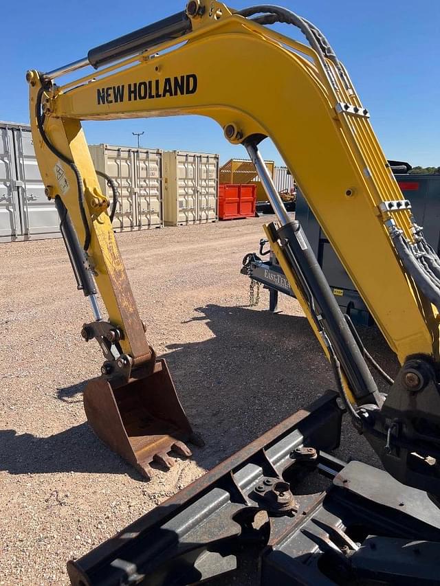 Image of New Holland E37C equipment image 3