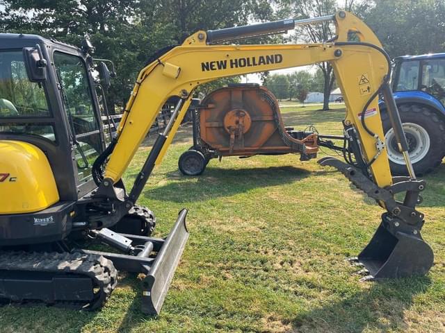 Image of New Holland E37C equipment image 2
