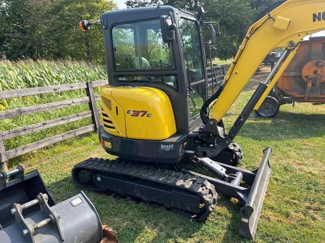 Image of New Holland E37C equipment image 1