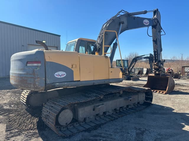 Image of New Holland EH215 equipment image 4