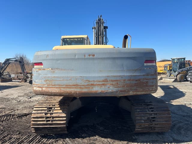 Image of New Holland EH215 equipment image 3