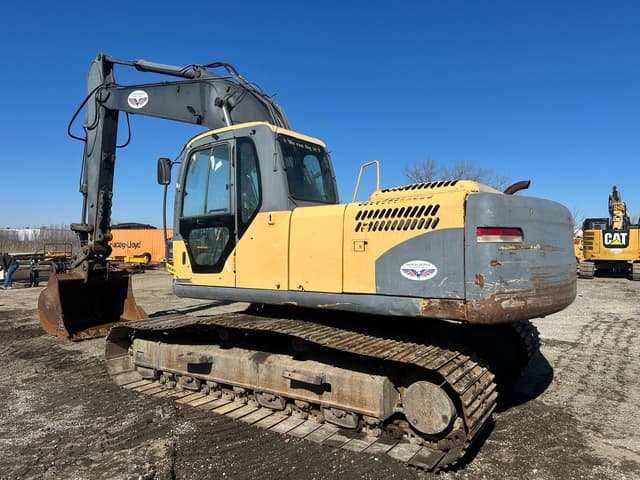 Image of New Holland EH215 equipment image 2