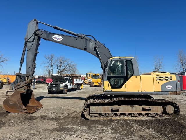 Image of New Holland EH215 equipment image 1