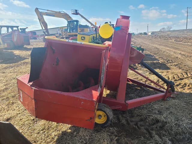 Image of New Holland F62B equipment image 3