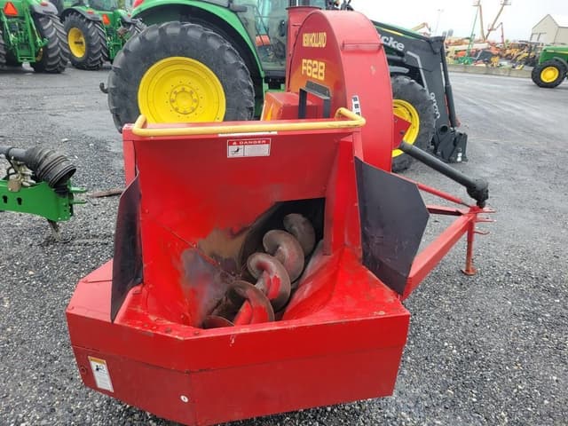 Image of New Holland F62B equipment image 3