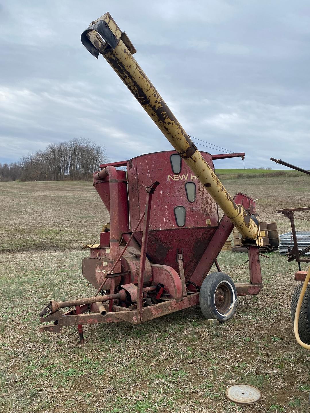 Image of New Holland 352 Primary image