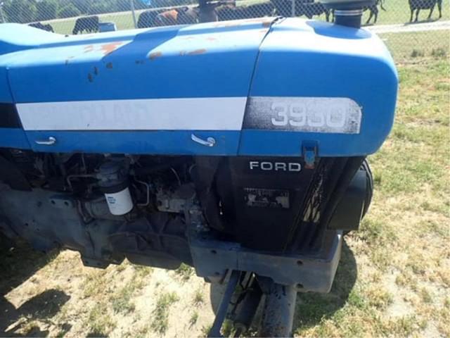 Image of New Holland 3930 equipment image 2