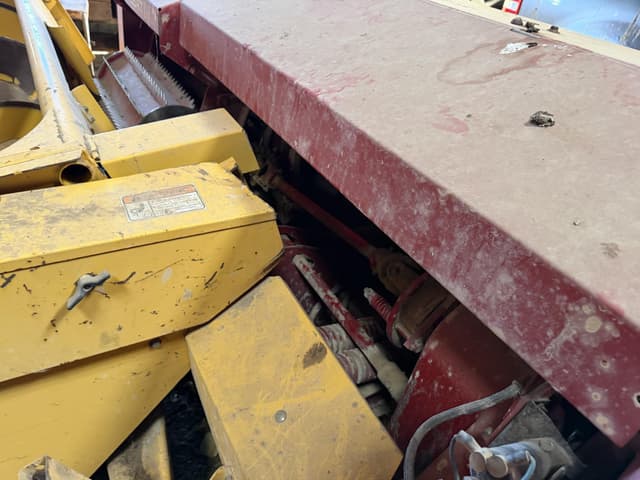 Image of New Holland FP230 equipment image 4