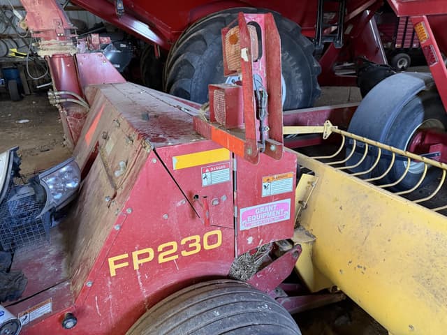 Image of New Holland FP230 equipment image 1