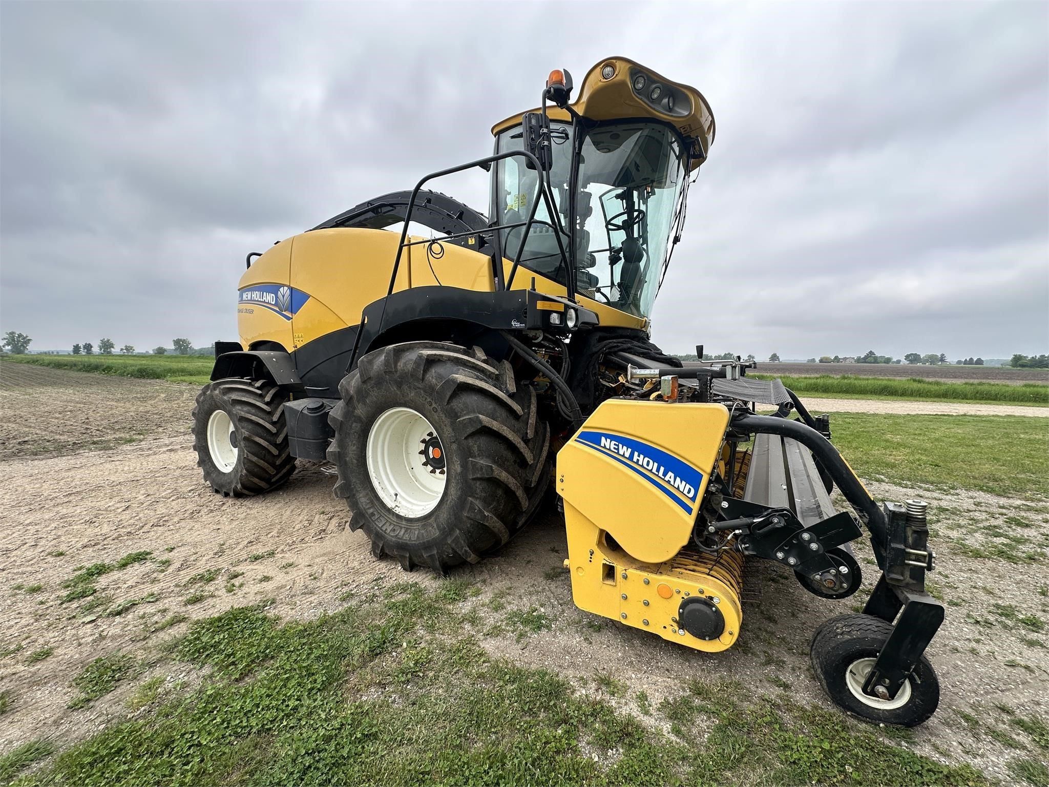 New Holland FR600 Equipment Image0