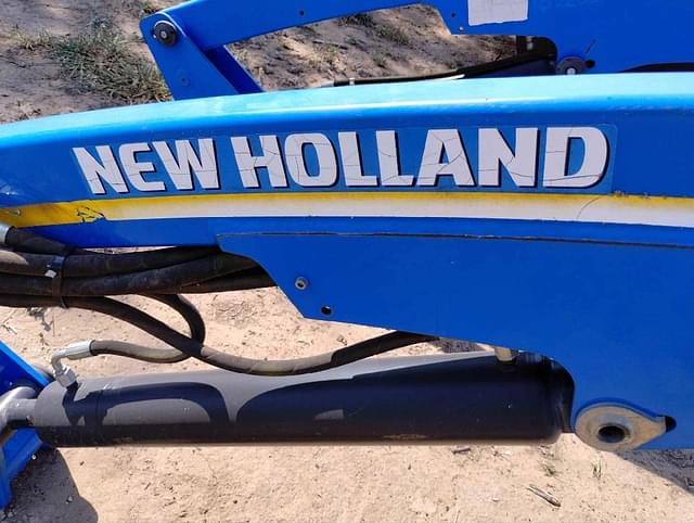 Image of New Holland 645TL equipment image 4