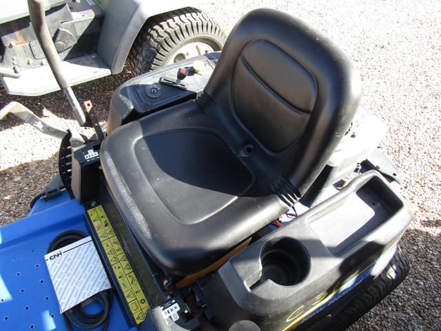 Image of New Holland G4010 equipment image 4