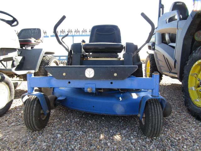 Image of New Holland G4010 equipment image 2