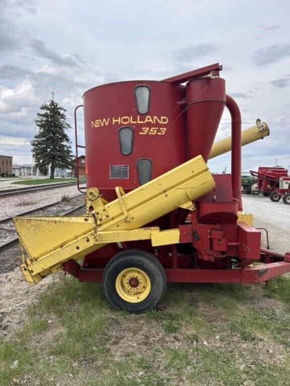 Image of New Holland 353 equipment image 3