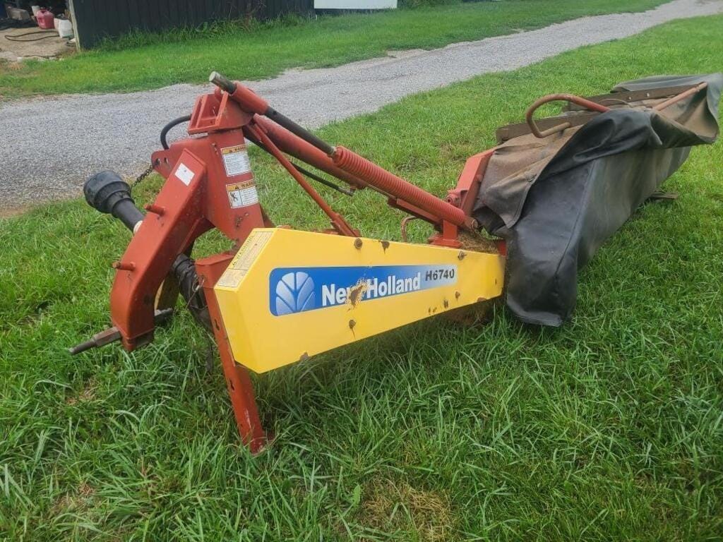 Main image New Holland H6740
