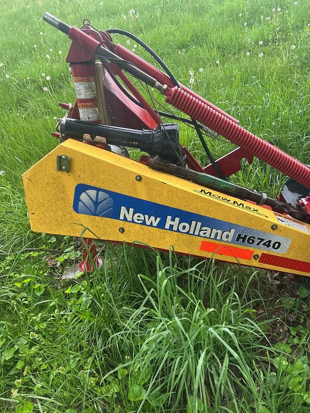 Image of New Holland H6740 equipment image 3