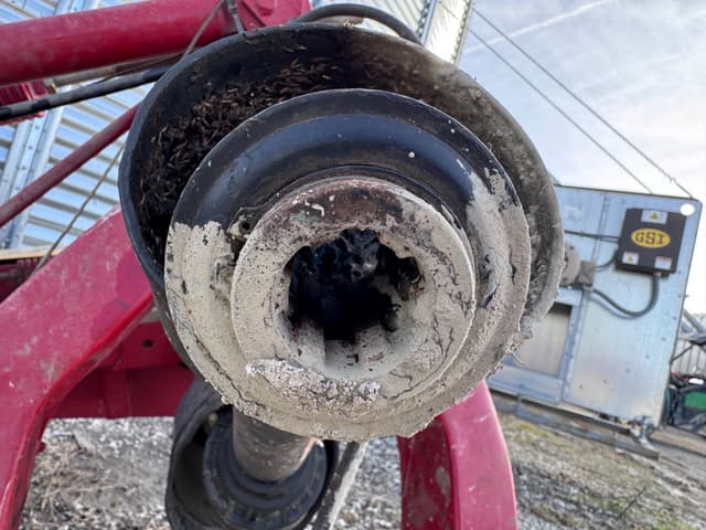 Image of New Holland H6750 equipment image 2