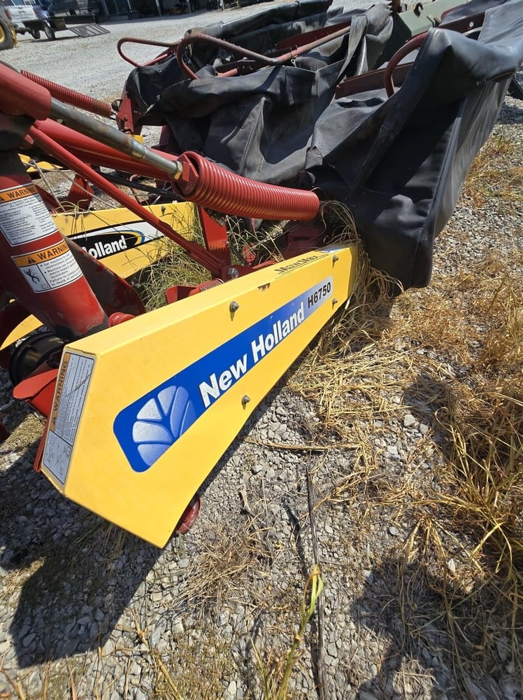 2010 New Holland H6750 Equipment Image0