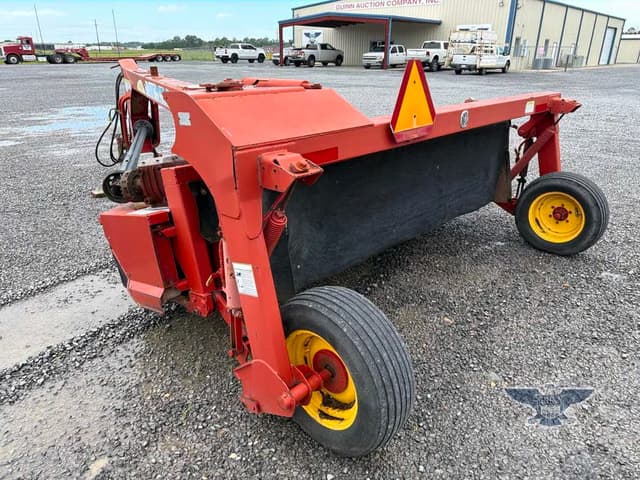 Image of New Holland H6830 equipment image 2