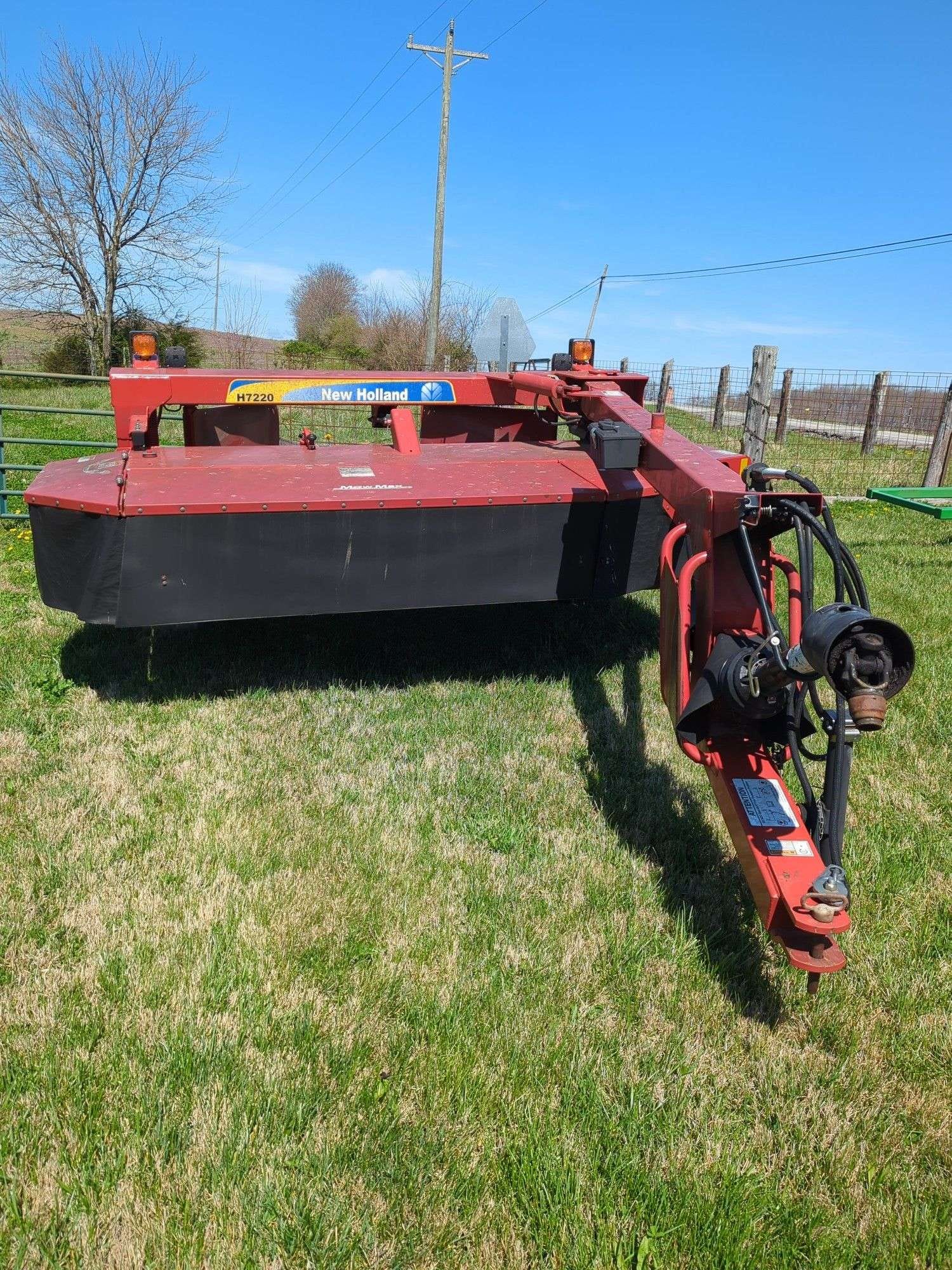 New Holland H7220 Equipment Image0