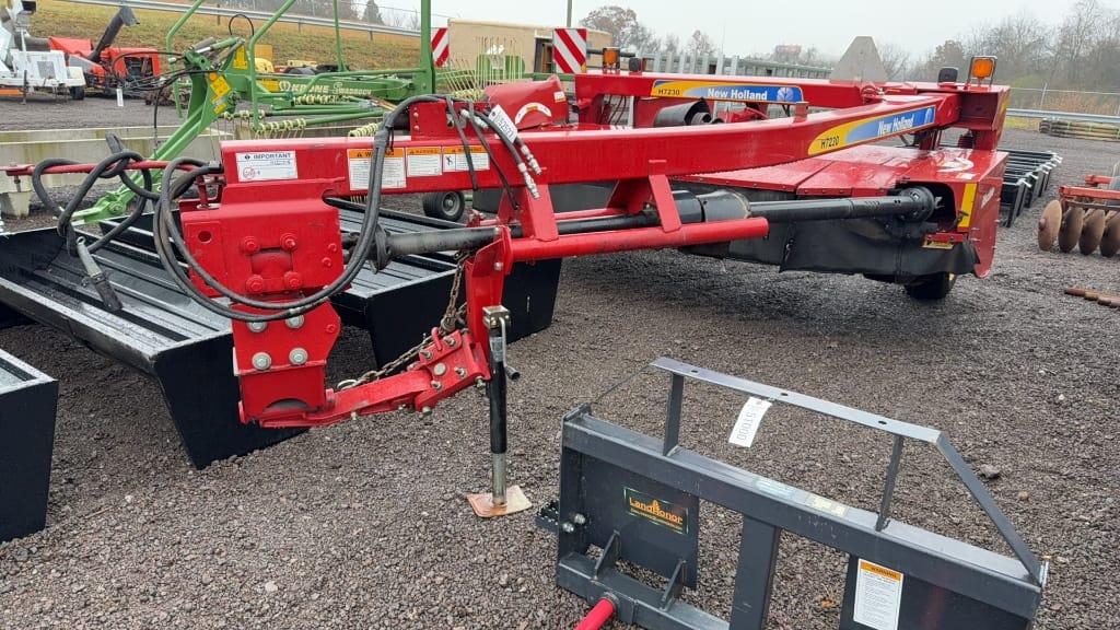 New Holland H7230 Equipment Image0