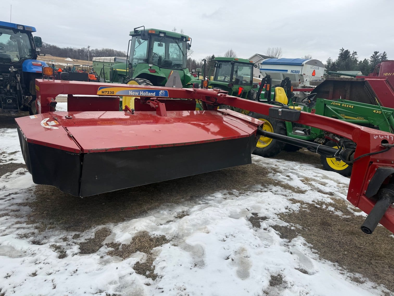 New Holland H7230 Equipment Image0