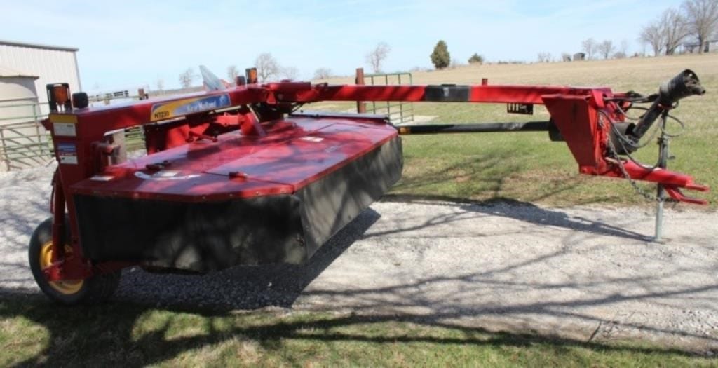 New Holland H7230 Equipment Image0