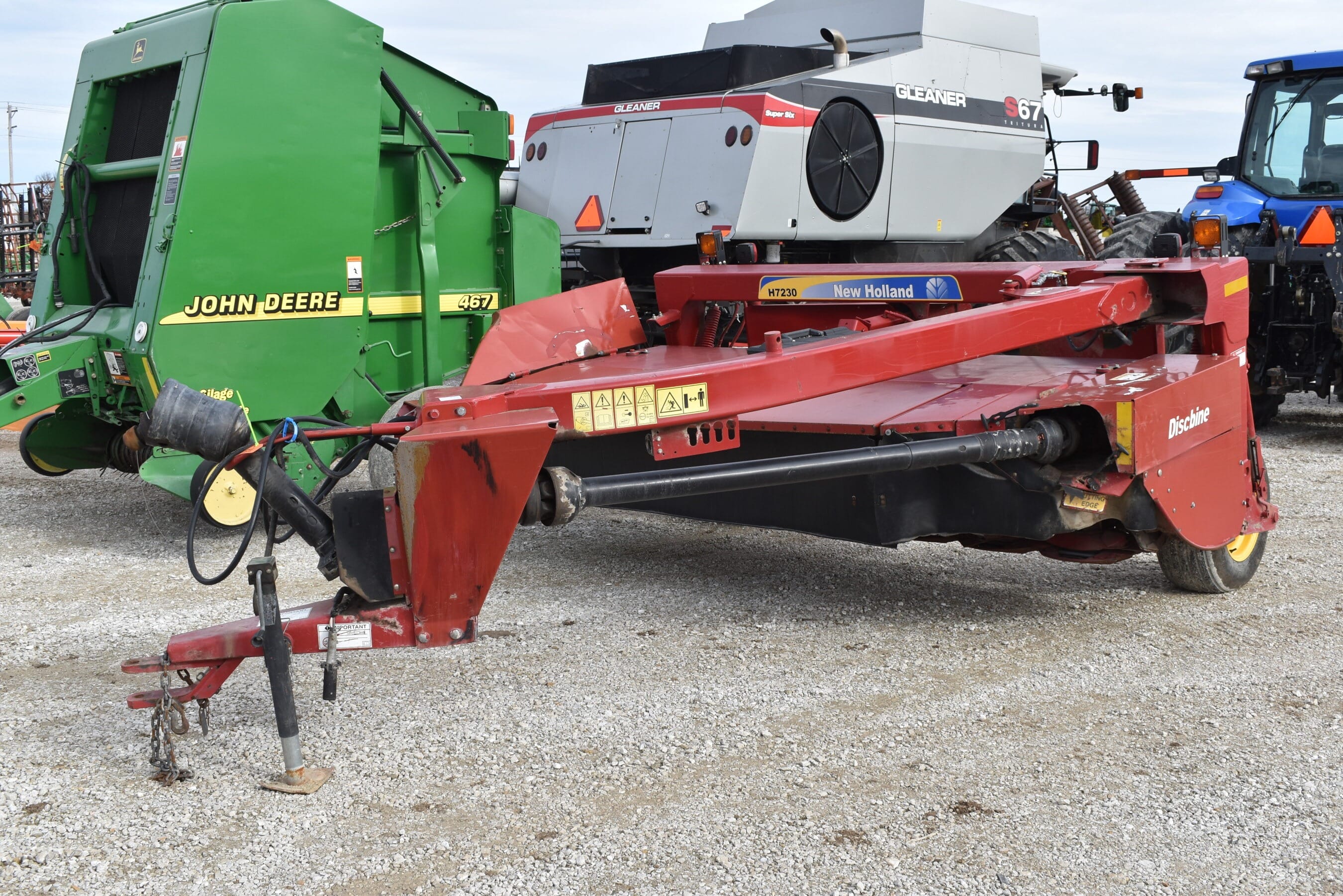 2015 New Holland H7230 Equipment Image0