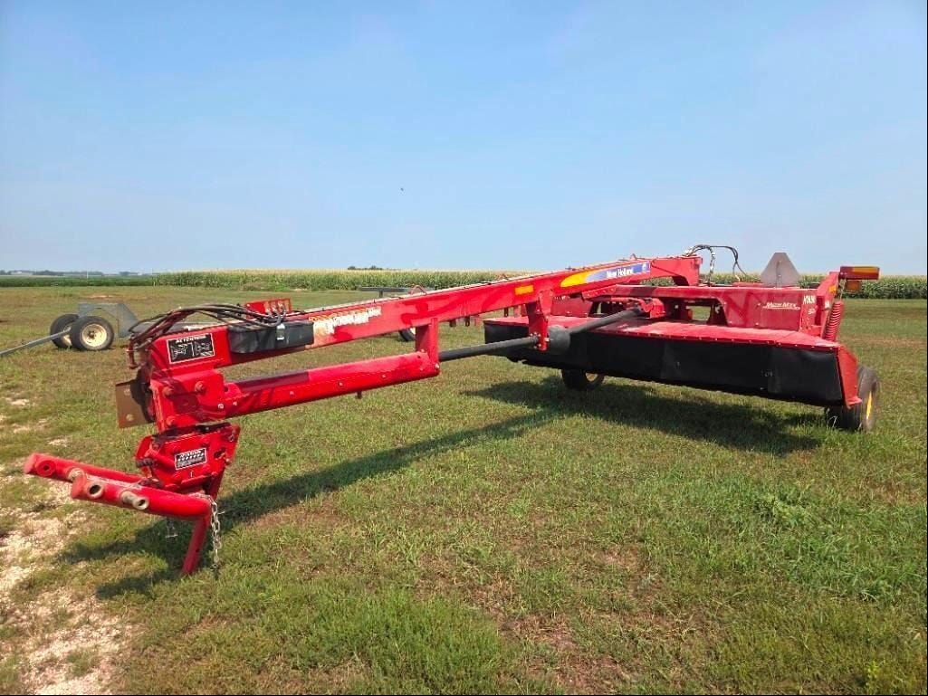 New Holland H7450 Equipment Image0