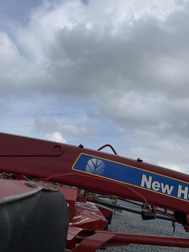 Image of New Holland H7450 equipment image 3