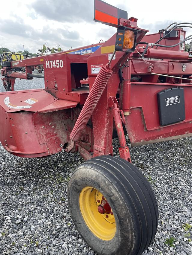 Image of New Holland H7450 equipment image 2