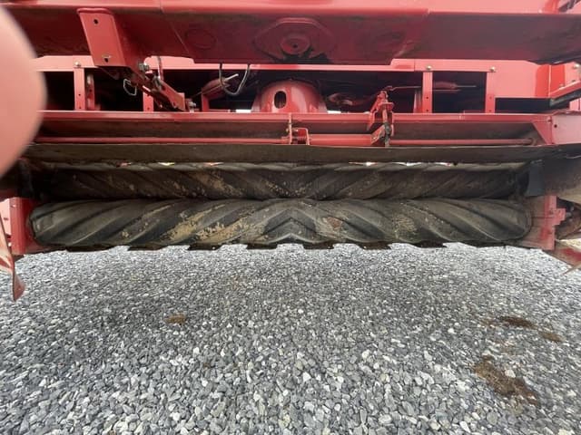 Image of New Holland H7450 equipment image 4