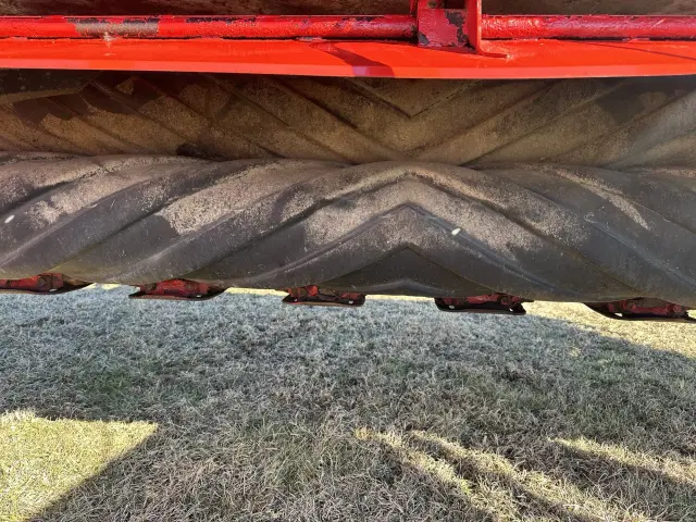 Image of New Holland H7450 equipment image 2