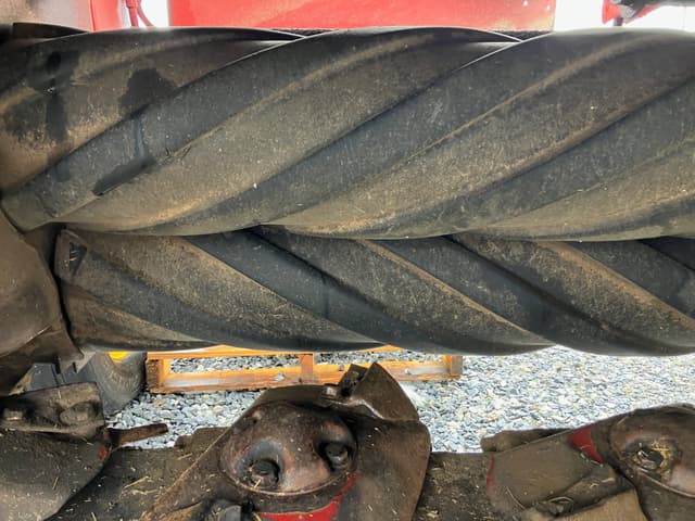 Image of New Holland H7450 equipment image 1