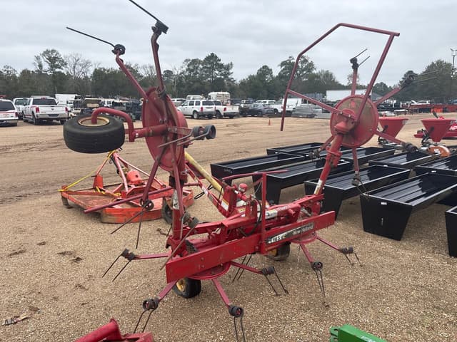 Image of New Holland 163 equipment image 2