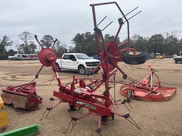 Image of New Holland 163 equipment image 3