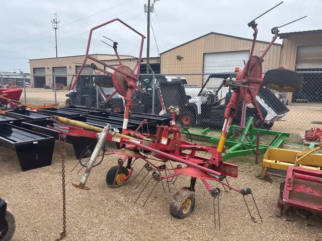 Image of New Holland 163 equipment image 1