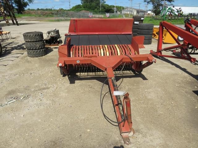 Image of New Holland 166 equipment image 1
