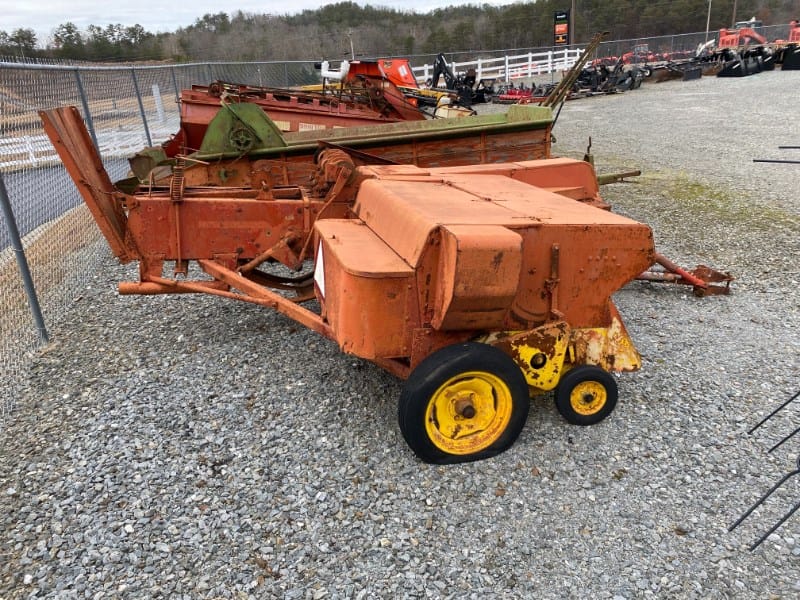 New Holland 268 Equipment Image0