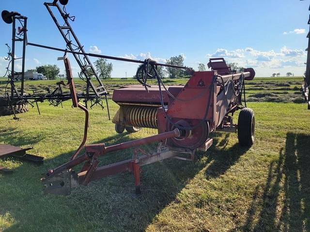 Image of New Holland 273 equipment image 3