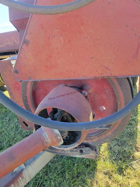 Image of New Holland 273 equipment image 4