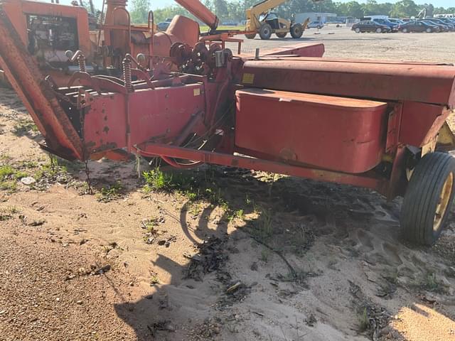 Image of New Holland Hayliner 273 equipment image 2