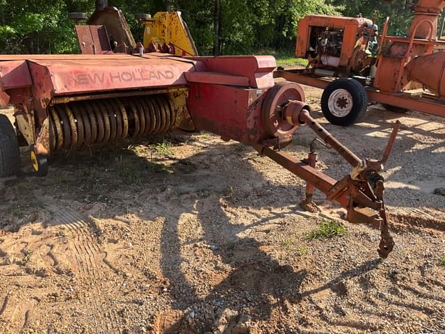 Image of New Holland Hayliner 273 equipment image 1